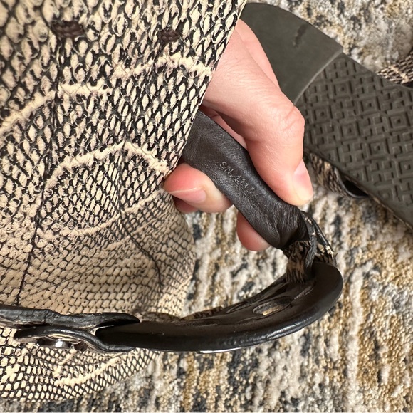 Tory Burch Snake Print Sandals with Black Logo - Picture 3 of 6